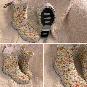 Threshold Garden/Rain Boots Size 7. NEW. Never worn.